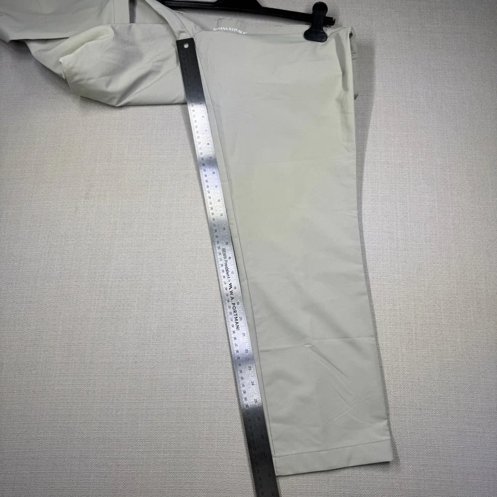 Banana Republic Mens Slim Core Temp Performance Pants 32x30 Light Khaki